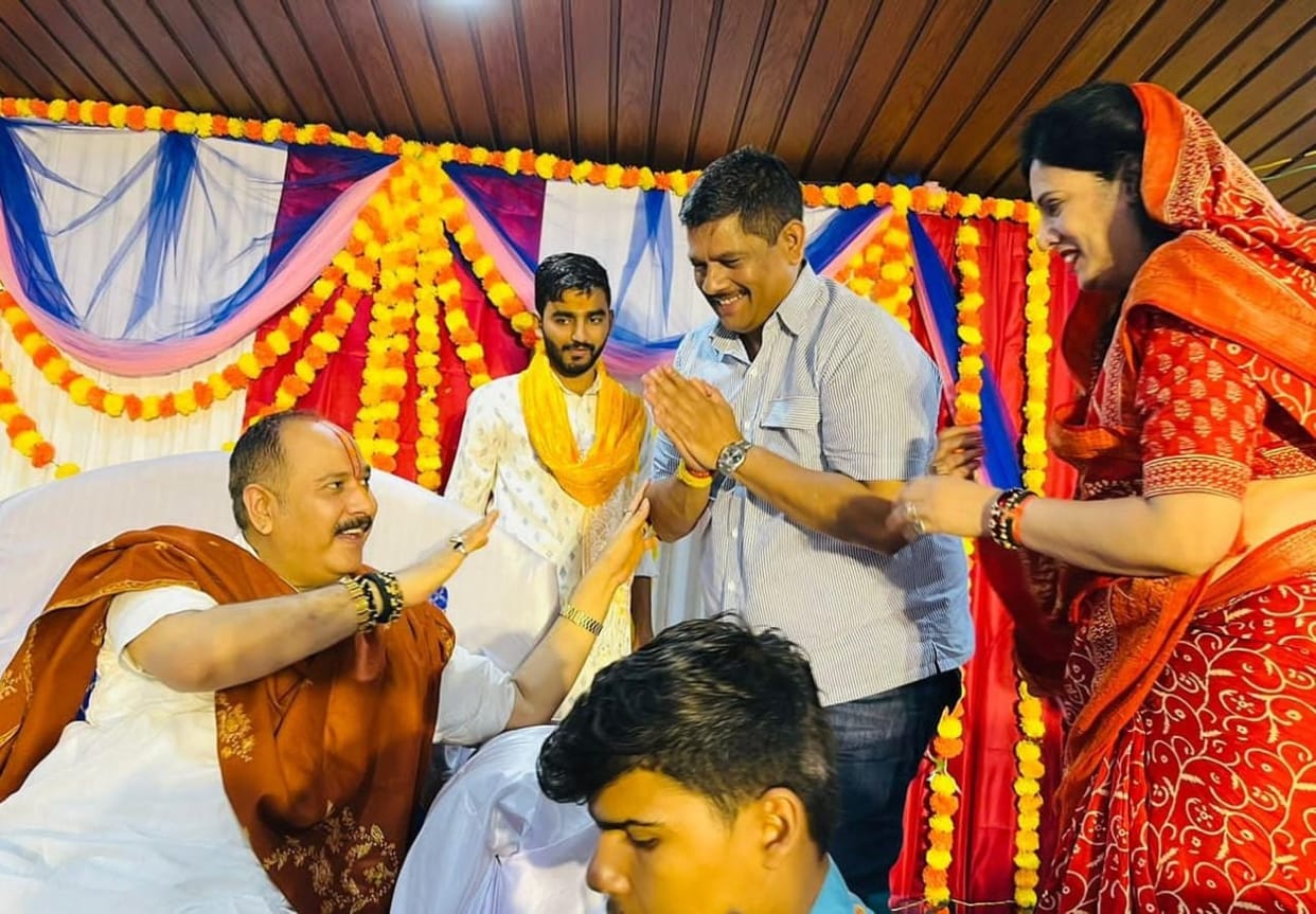 Guru Purnima: One day Gurupurnima festival in Kubreshwardham, more than three lakh devotees took Guru Diksha