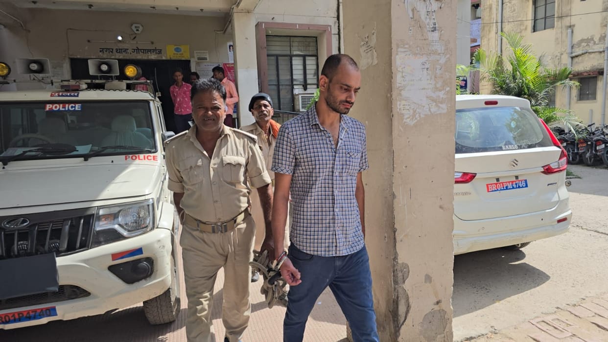 Bihar News : Bihar police arrested GAD Bihar government officer in liquor party in Government of bihar office