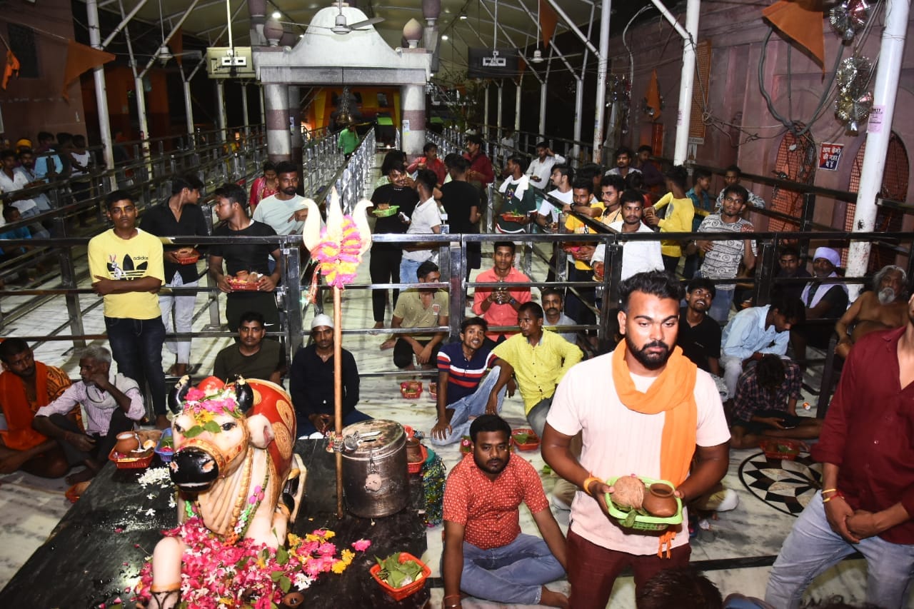 Sawan 2024: Pics of First Monday of Sawan.