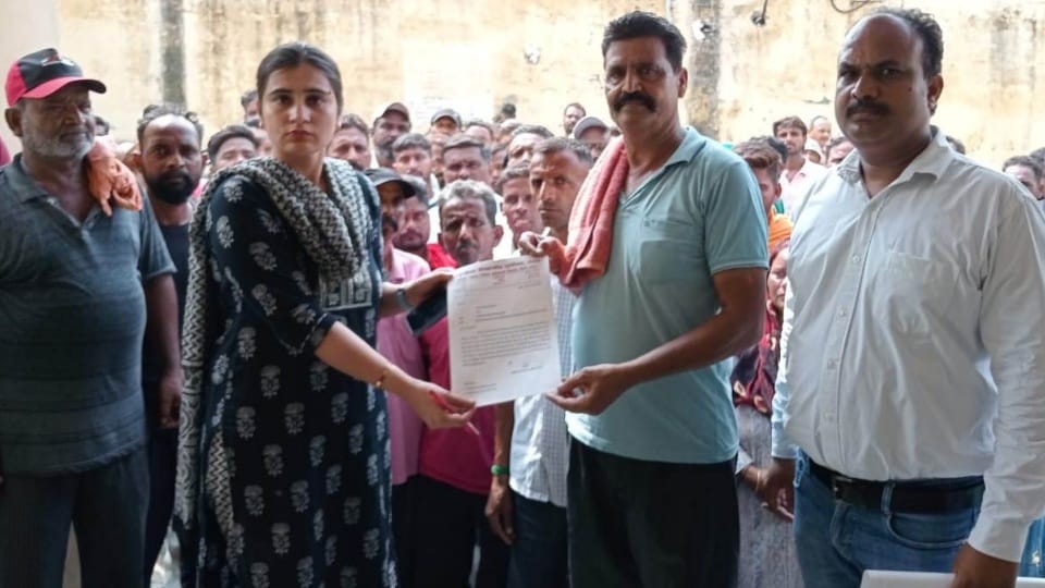 Nangal Nagar Council contract employees get only rs 163  increment in Salary protest against government