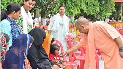 CM Yogi told everyone in public darshan at Gorakhnath temple, do not worry as long as I am here