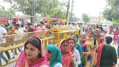 On the occasion of Sawan, a huge crowd of devotees gathered in the Shiva temples of Gorakhpur