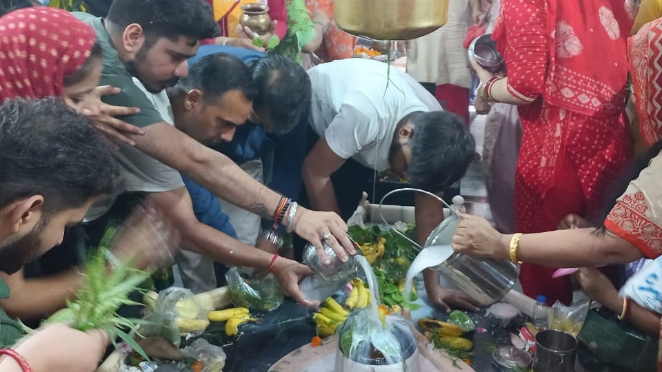 devotees gathered in temples in Kurukshetra First Somvar of Sawan Month