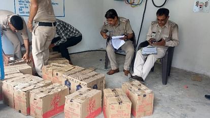 Kangra News 21 boxes of stolen liquor recovered from an empty building of Jal Shakti Department