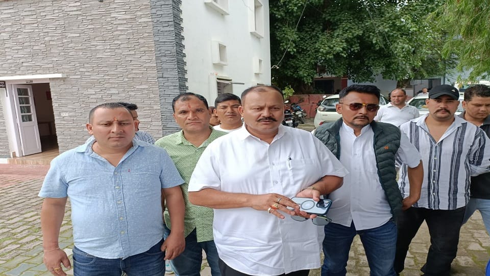 MLA Harish Dhami reached Collectorate regarding the problems of disaster affected people in pithoragarh