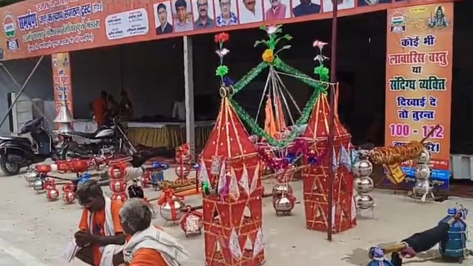 Kanwar Yatra 2024 Even After Supreme Court decision shopkeepers not removed nameplate in roorkee