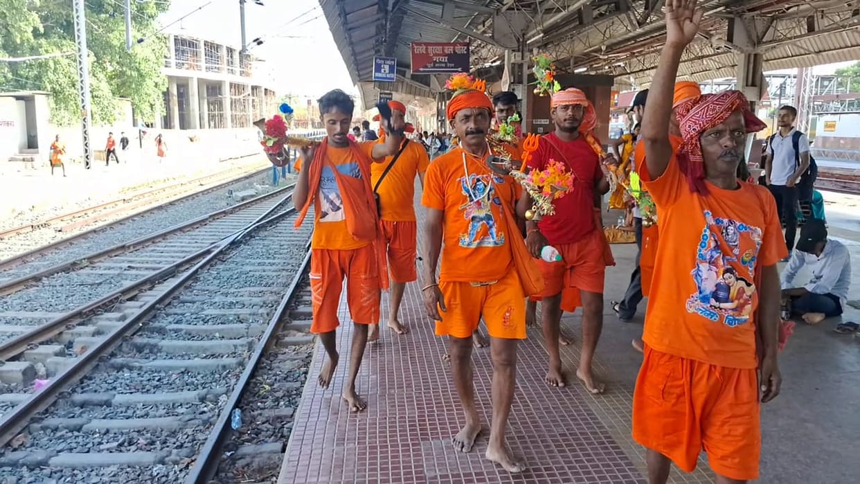 Bihar News : Kanwariya demanded nameplate of shopkeeper on shops during sawan 2024 kanwar yatra