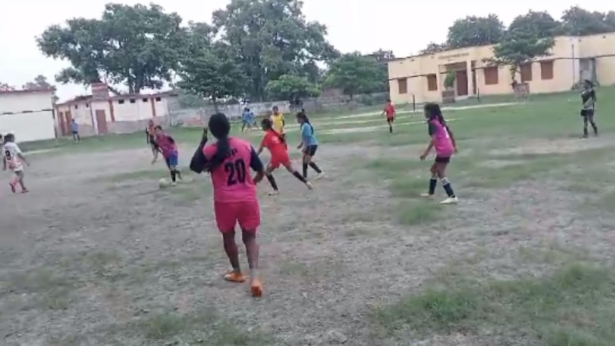 fourtee female football players in Ballia village more than struggle daughter has very difficult