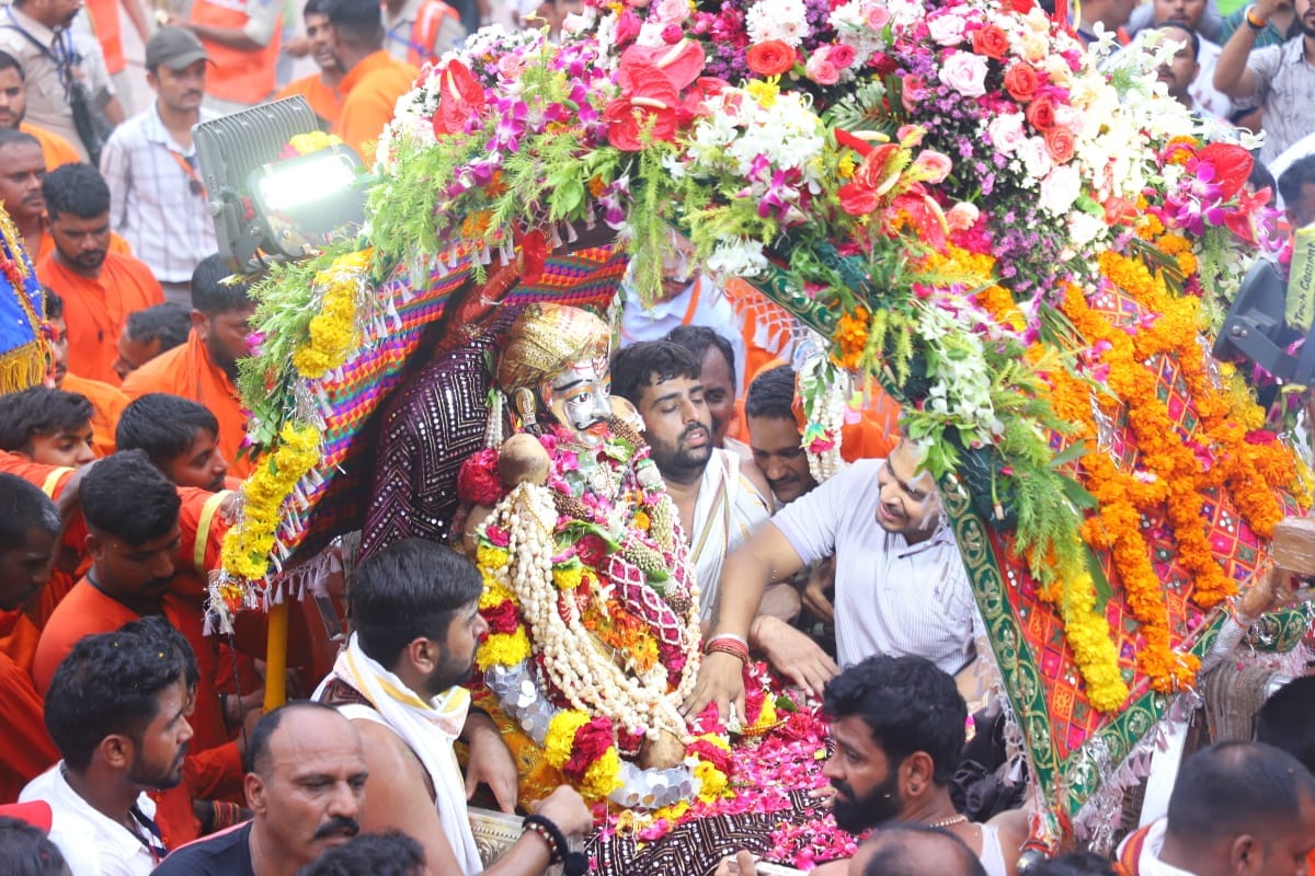 Mahakal Sawari: Baba Mahakal appeared in his desired form on the first ride of Shravan.