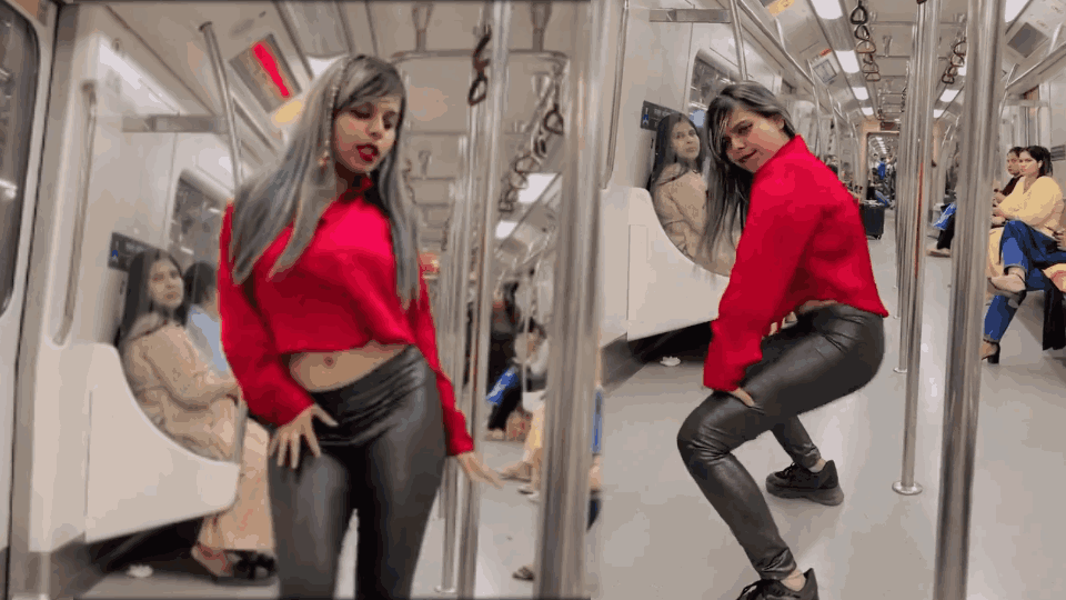 Manisha Dancer again performed obscene dance on Bhojpuri song in Delhi Metro