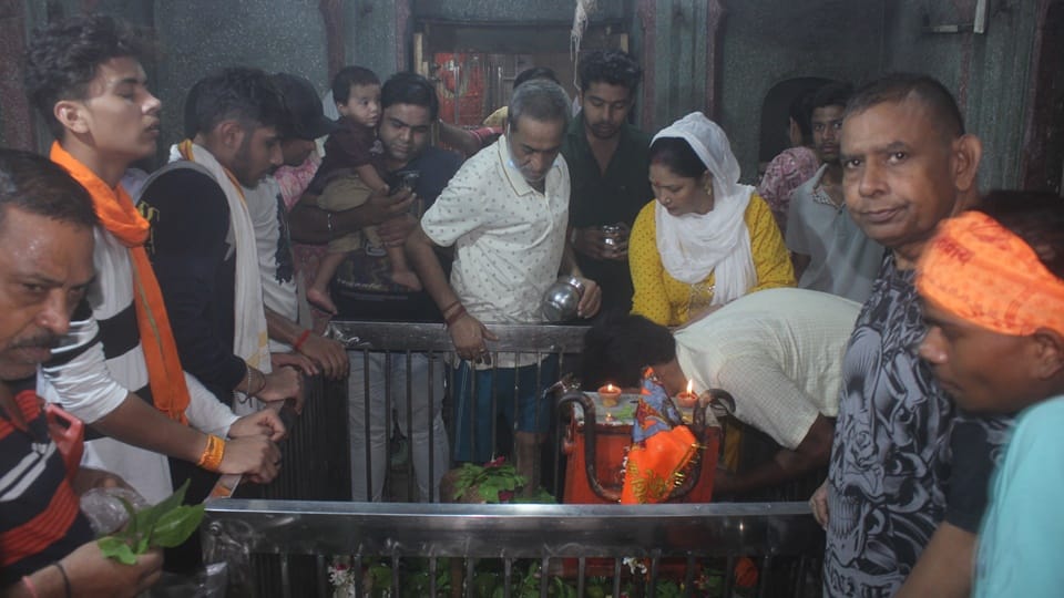 Moradabad: Kanwadias reached the temple for Jalabhishek, echo of Bam Bhole, see pictures