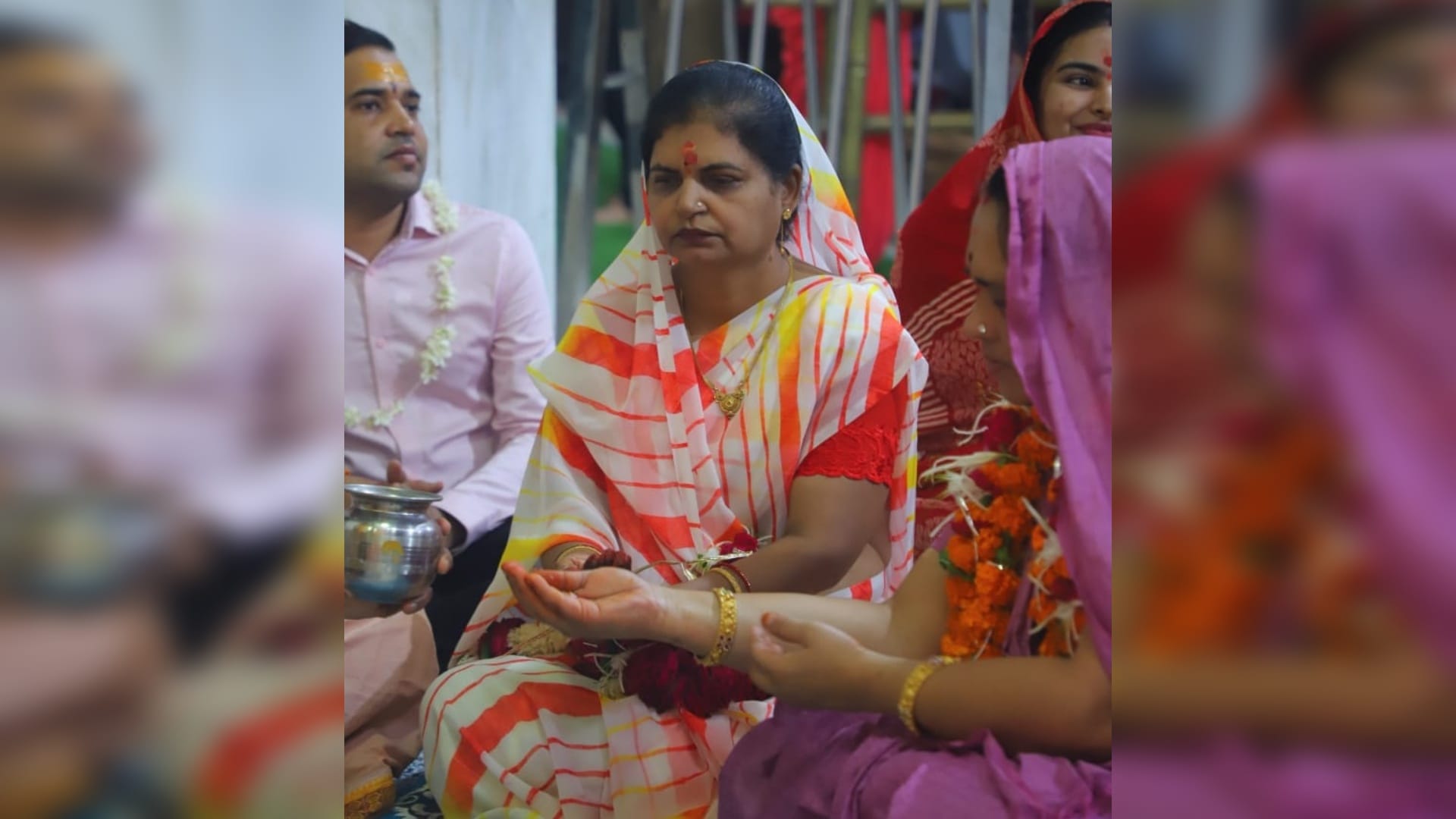 Baba Mahakal Temple CM Mohan yadav wife Seema Yadav reached court of Mahakal took darshan with family photos