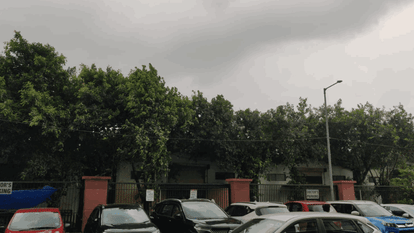 Delhi NCR today weather update Rain in many areas of Delhi noida ghaziabad