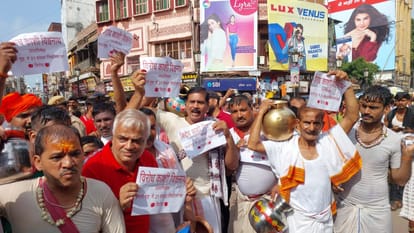 Sawan Kashi city filled with devotees worship after bathing Ganga river in varanasi