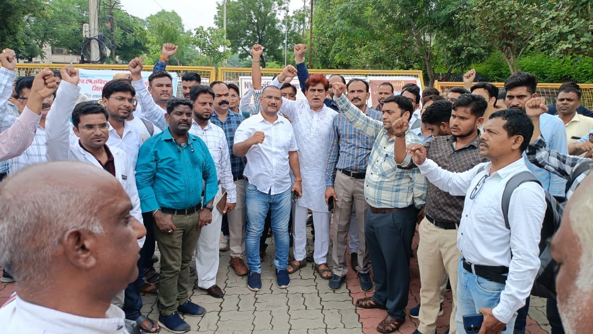 NHM contract health workers stage protest in the capital, warning of indefinite strike