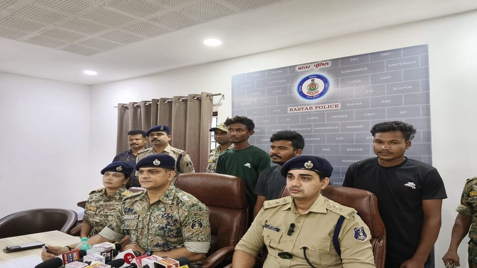 Dispute over deleting pornographic video three people killed a jail guard in Jagdalpur