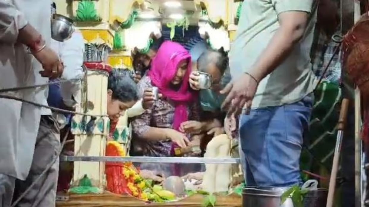 Alwar: Shiva devotees reached Tripolia Mahadev temple to worship, will get special results due to Chaturthi