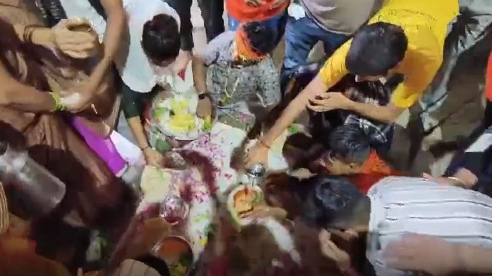 Sawan 2024 Amazing Shivling of Rajeshwar Mahadev of Agra changes color thrice watch video