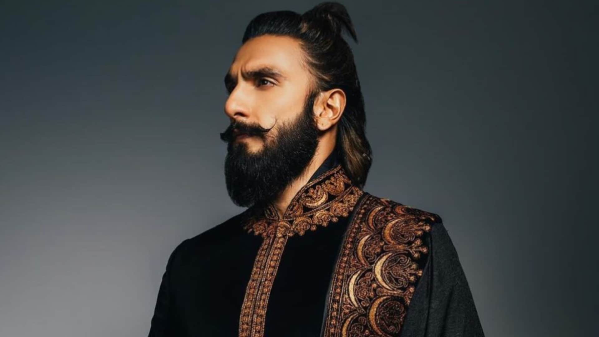 Ranveer Singh upcoming movie dhurandhar look viral on social media seen in wearing turban