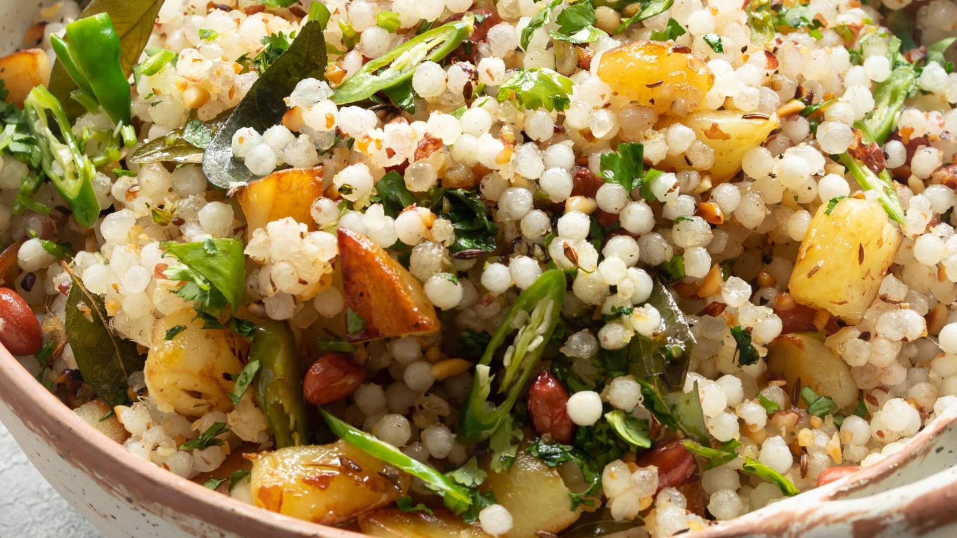 Make this tasty Sabudana Khichdi on Mahashivratri 2025 follow this easy recipe details inside disprj