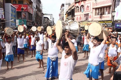 Instead of 21 and 45 Yadav brothers performed Jalabhishek of Baba in sanctum sanctorum