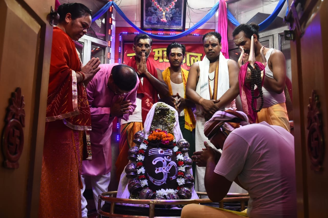 Sawan 2024: Pics of First Monday of Sawan.