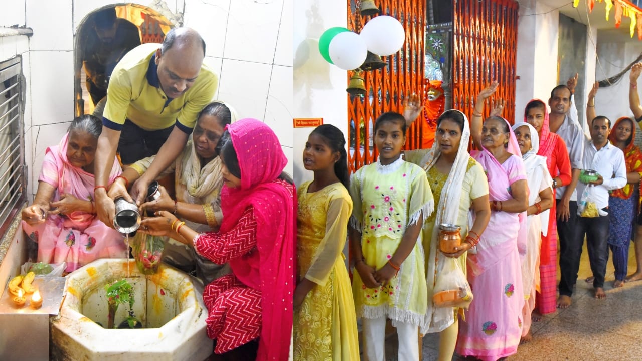 Sawan starts devotees gathered shiva temples and performed Jalabhishek of Lord Shiva