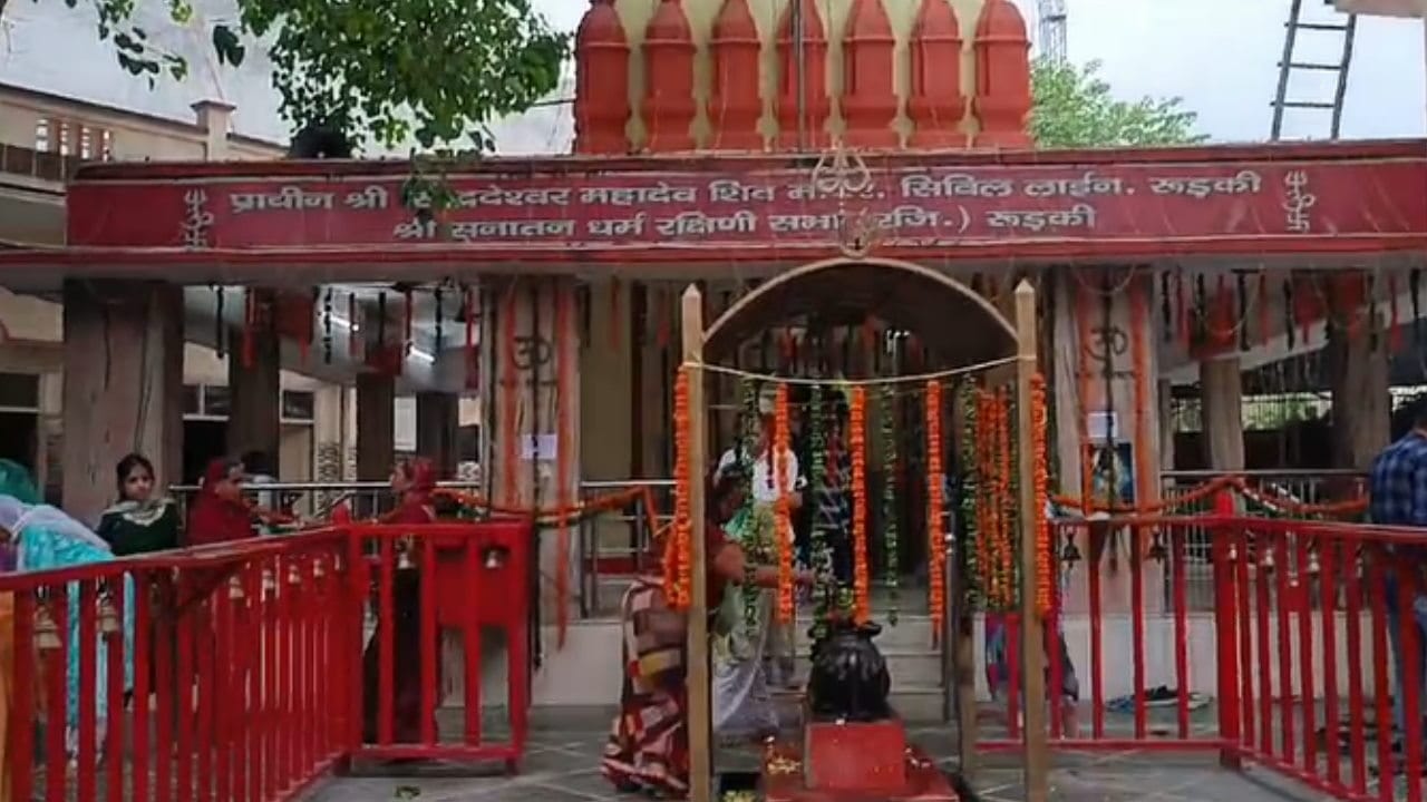 Sawan Somwar 2024 starts from today huge crowd of devotees gathered for Jalabhishek in Shiva temples Shivalay
