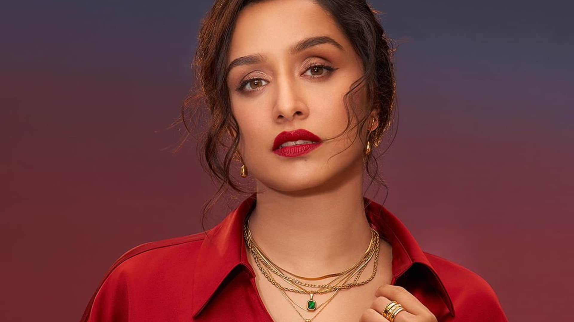 Stree 2 fame actress Shraddha Kapoor Ask Fans Duniya Mein Sabse Best LAAL Cheez Kaunsi Hai Fans Reaction viral