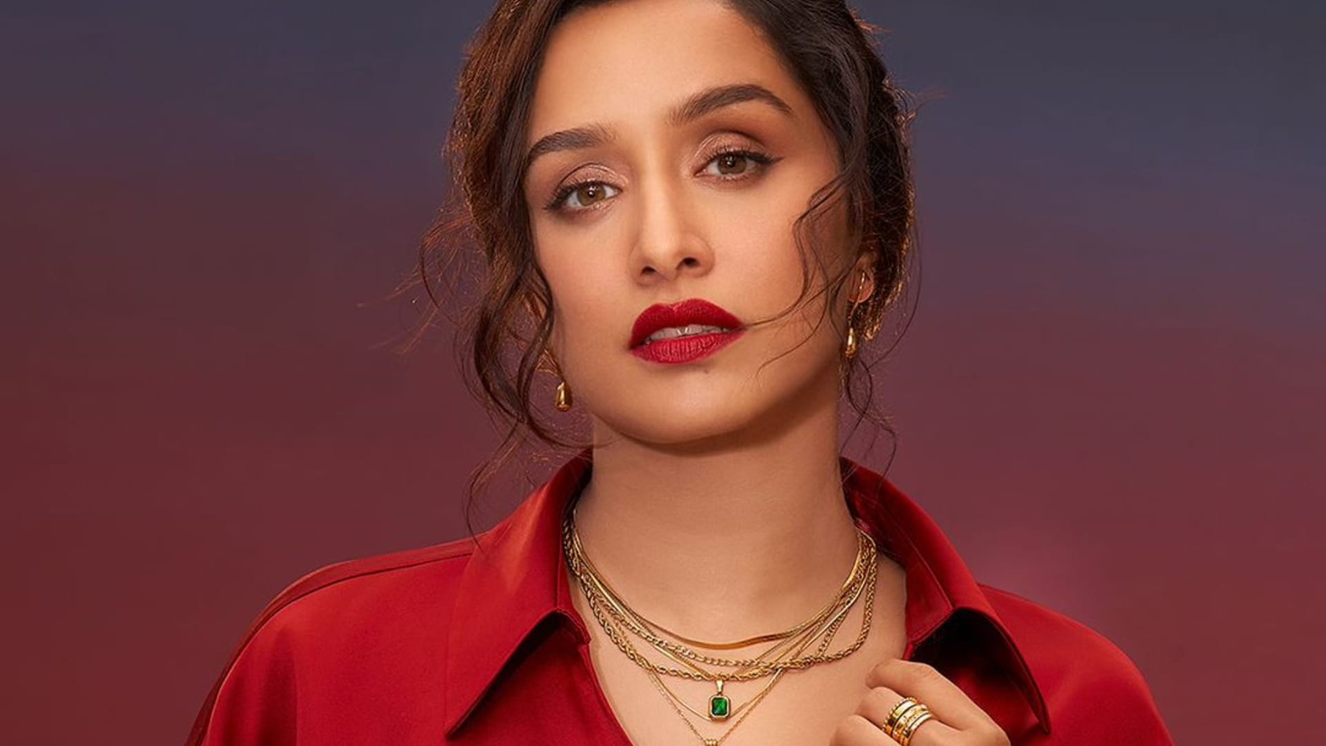 Stree 2 fame actress Shraddha Kapoor Ask Fans Duniya Mein Sabse Best LAAL Cheez Kaunsi Hai Fans Reaction viral