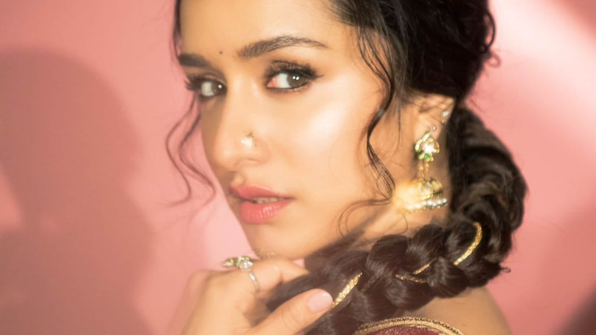 Stree 2 fame actress Shraddha Kapoor Ask Fans Duniya Mein Sabse Best LAAL Cheez Kaunsi Hai Fans Reaction viral