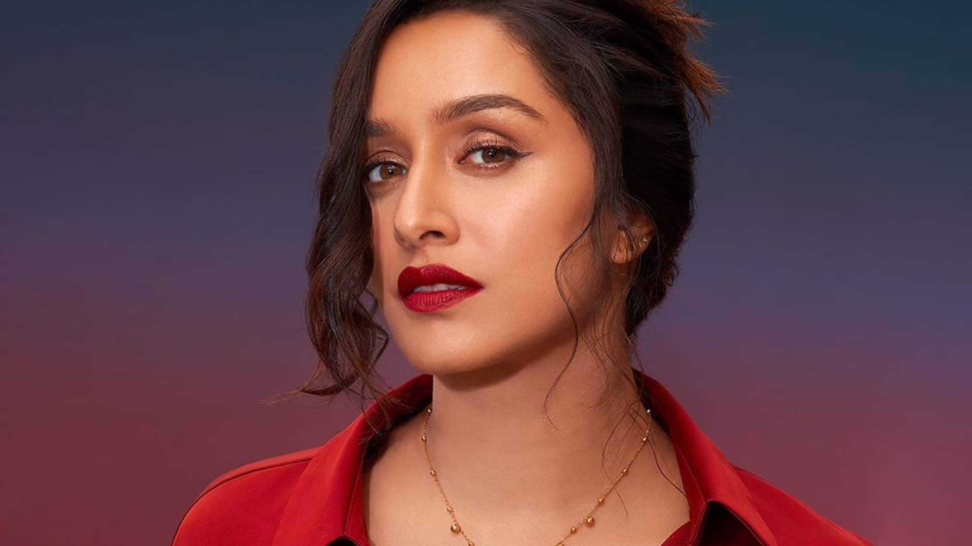 Stree 2 fame actress Shraddha Kapoor Ask Fans Duniya Mein Sabse Best LAAL Cheez Kaunsi Hai Fans Reaction viral