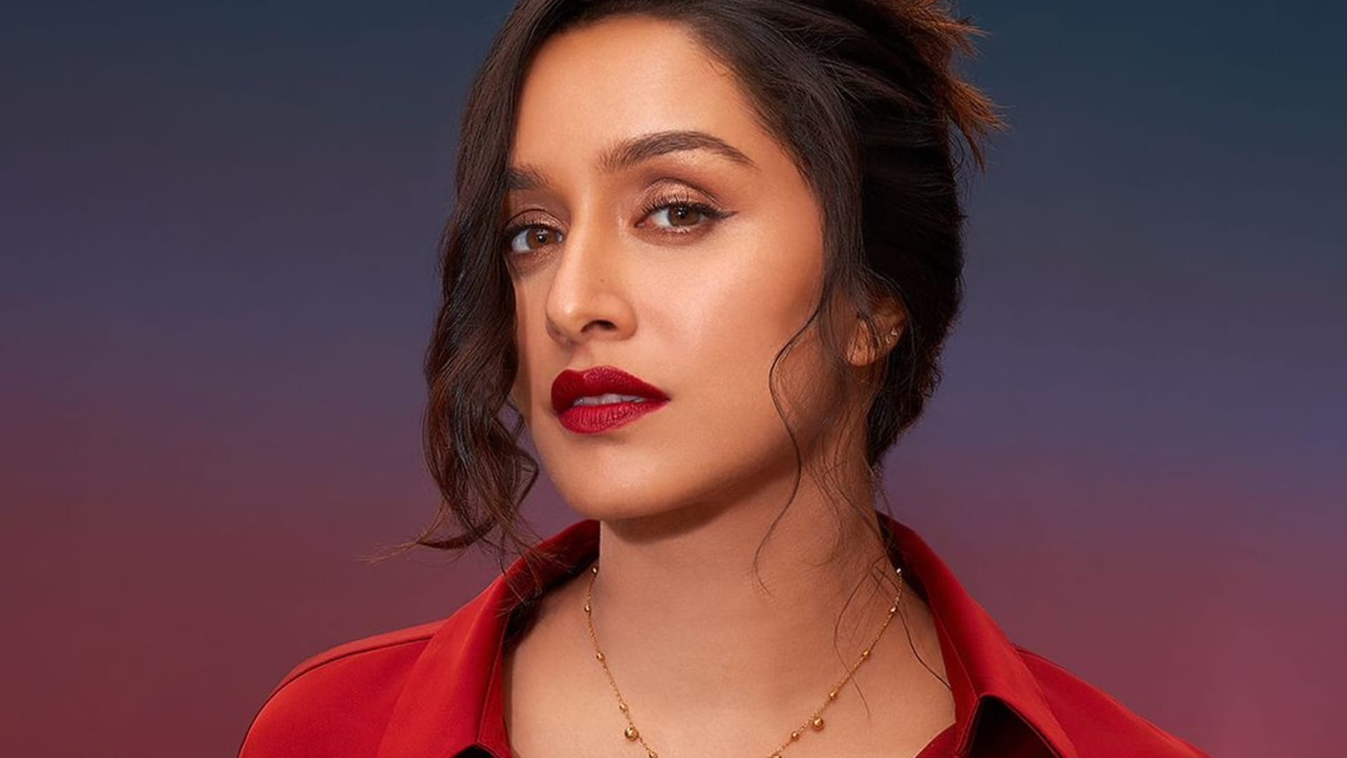 Stree 2 fame actress Shraddha Kapoor Ask Fans Duniya Mein Sabse Best LAAL Cheez Kaunsi Hai Fans Reaction viral