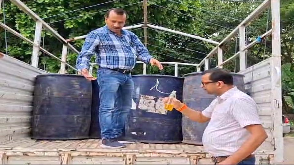Matador laden with synthetic ghee coming to Talanagari caught