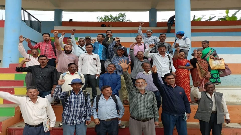 Guerrillas prptest against three-point demands in pithoragarh