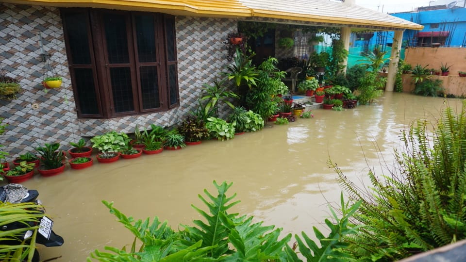 Dehradun Weather Heavy Rainfall 11 Hours Continuous water logging in colony and Roads Photos