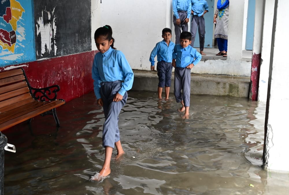 Dehradun Weather Heavy Rainfall 11 Hours Continuous water logging in colony and Roads Photos