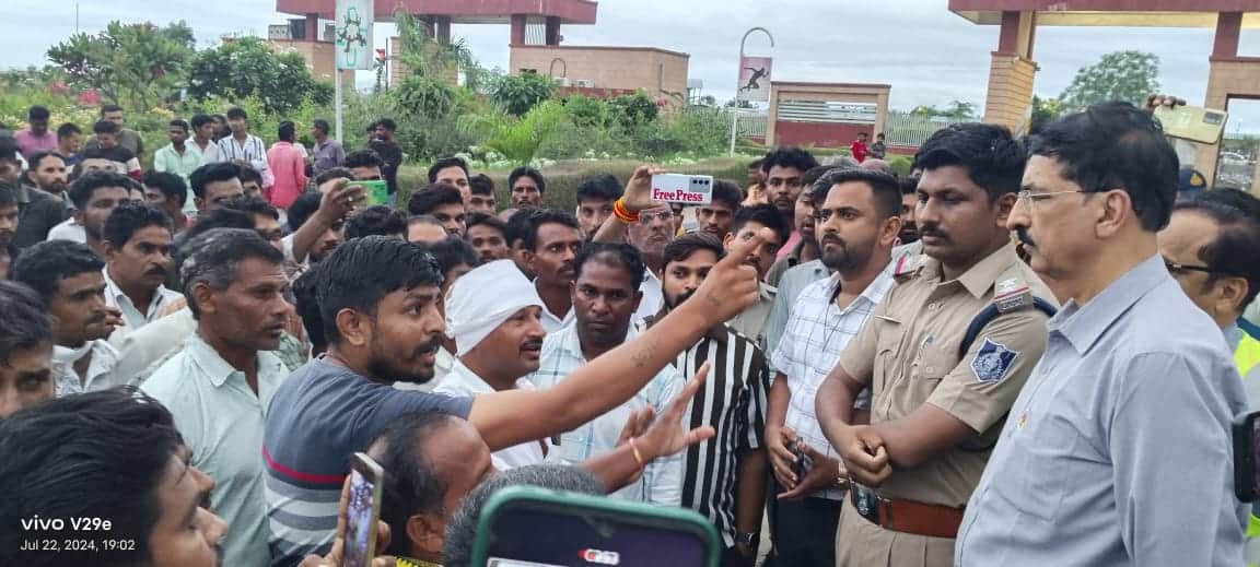 Dhar: Worker dies of electrocution in Ultratech cement plant, family members and villagers vandalize it