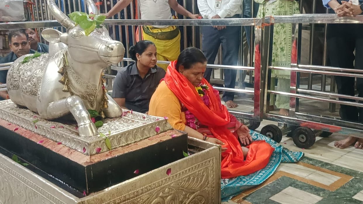 Ujjain News Uma Bharti at Mahakal Temple Seek Blessings in Mahakleshwar Mandir See Photos