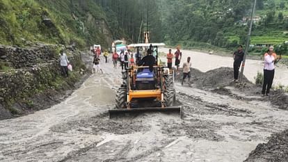 Red Alert in Uttarakhand Heavy rain debris on Gangotri Highway disrupted traffic difficult Read All Updates