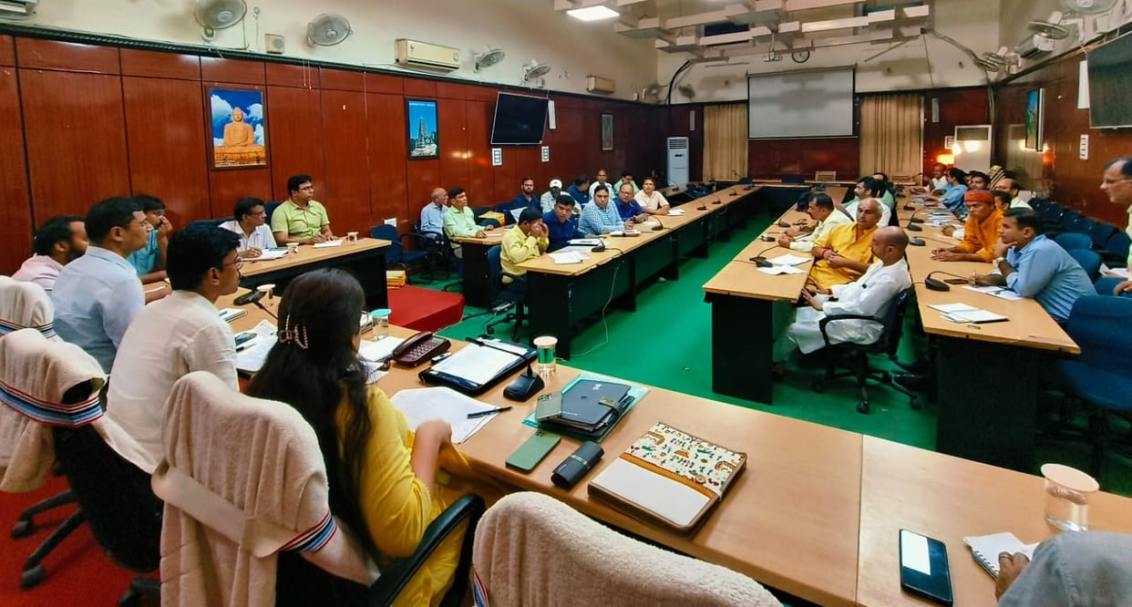 Bihar: Five headmasters were punished in Gaya; Two suspended, order to recover embezzled amount from three