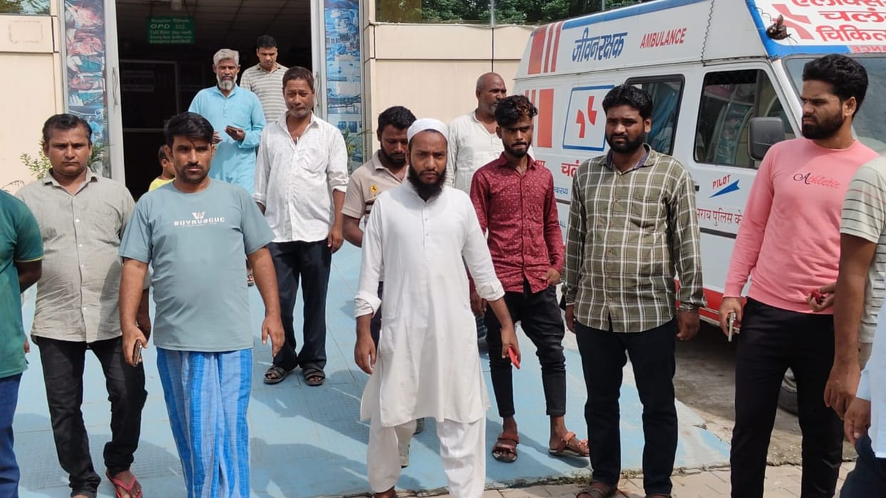 Bihar News : Fire in begusarai, shopkeeper house burned in begusarai, four critical, nameplate issue