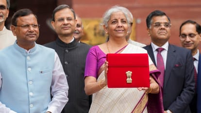 Union Budget 2024 Live Updates Fm Nirmala Sitharaman Speech Parliament  Budget Session Income Tax Slab News - Amar Ujala Hindi News Live - Budget  2024 Live:राष्ट्रपति से मुलाकात के बाद संसद पहुंचीं