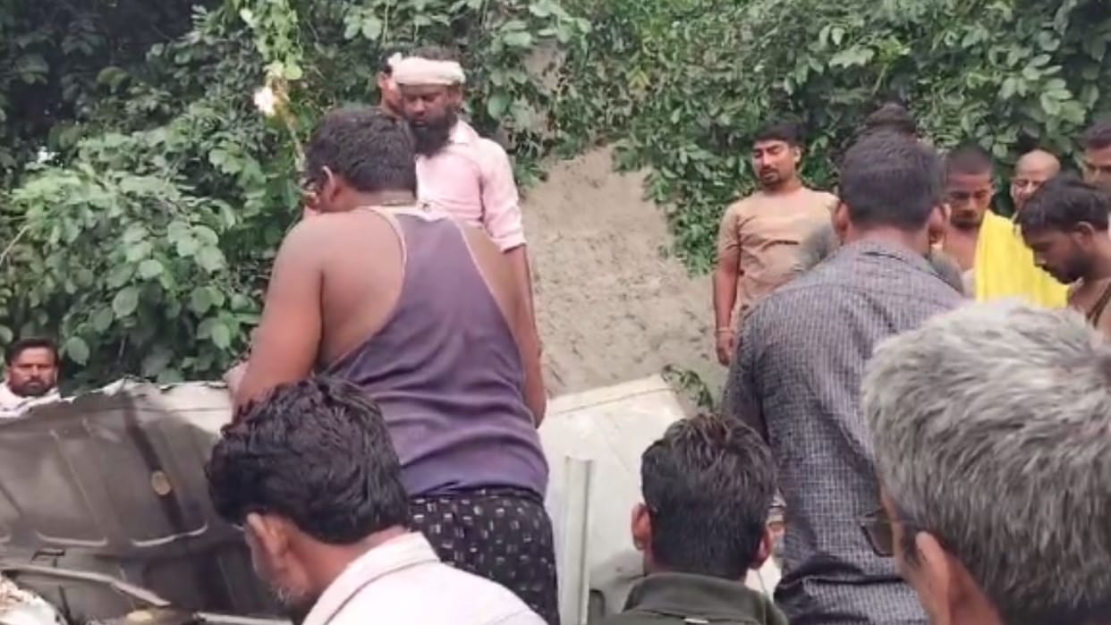Truck overturned ditch in mirzapur driver died conductor saved his life body taken out cutting cabin