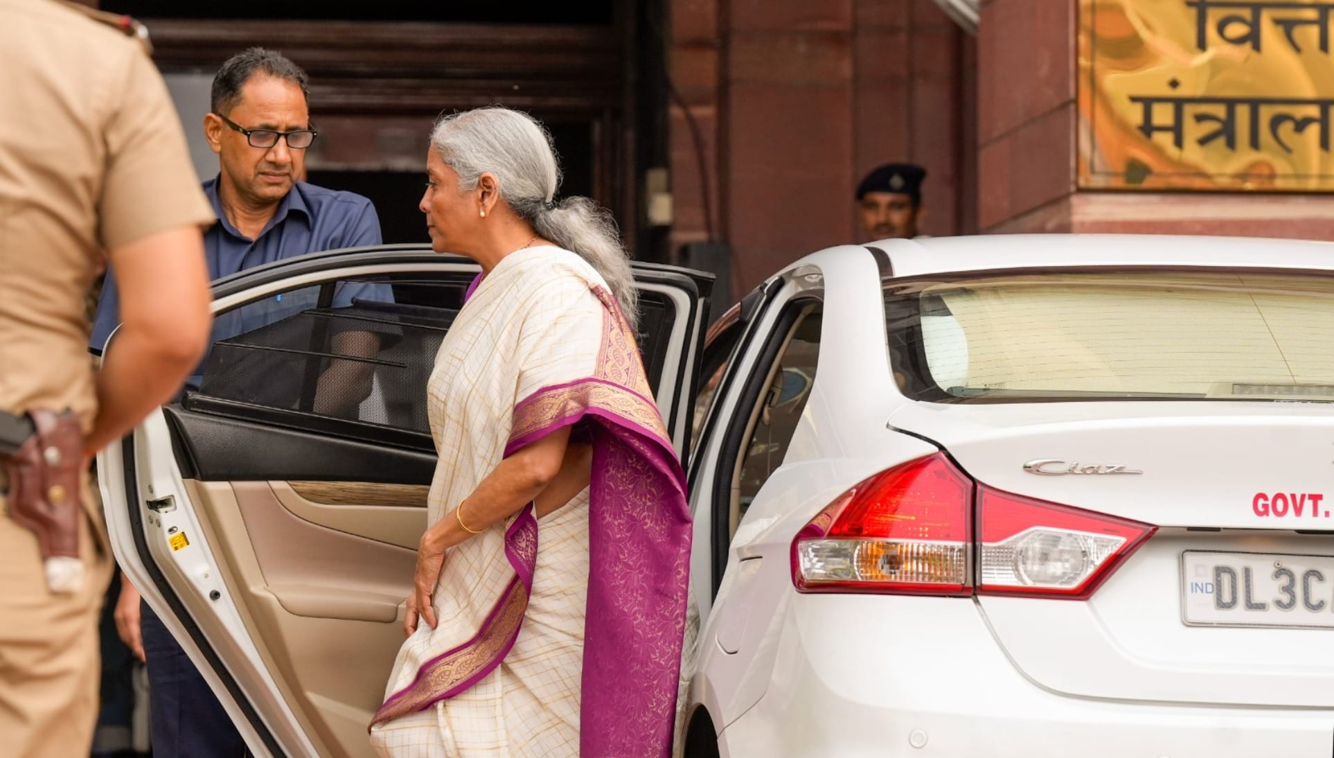 Budget 2024 Finance Minister Sitharaman from Rashtrapati Bhavan to Parliament Budget 2024 in pictures updates