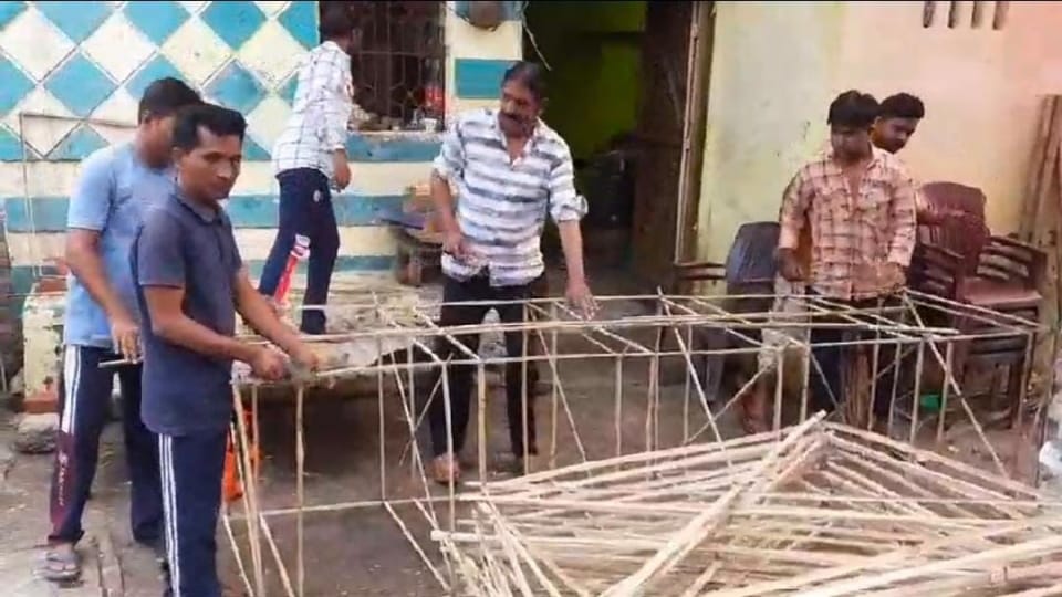 Kanwar Yatra 2024 Muslim Family made kanwar for Lord Shiva Devotees since Last 35 Years