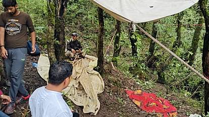 Order to kill the leopard, a nine-year-old girl playing in the courtyard of her house in Tehri was killed