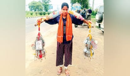Kanwar Yatra: Daughter brings 30 liters of Gangajal for her ailing mother, son becomes  Shravan  for her pare