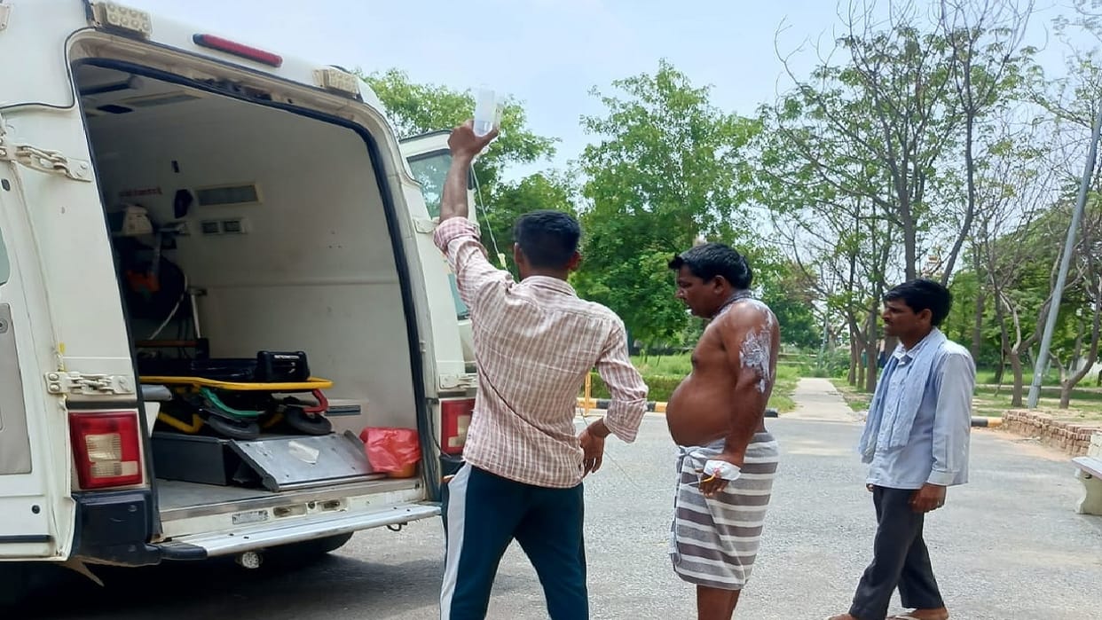 Dispute over making video of road construction in Fatehabad, shopkeeper threw acid on Sarpanch's relative