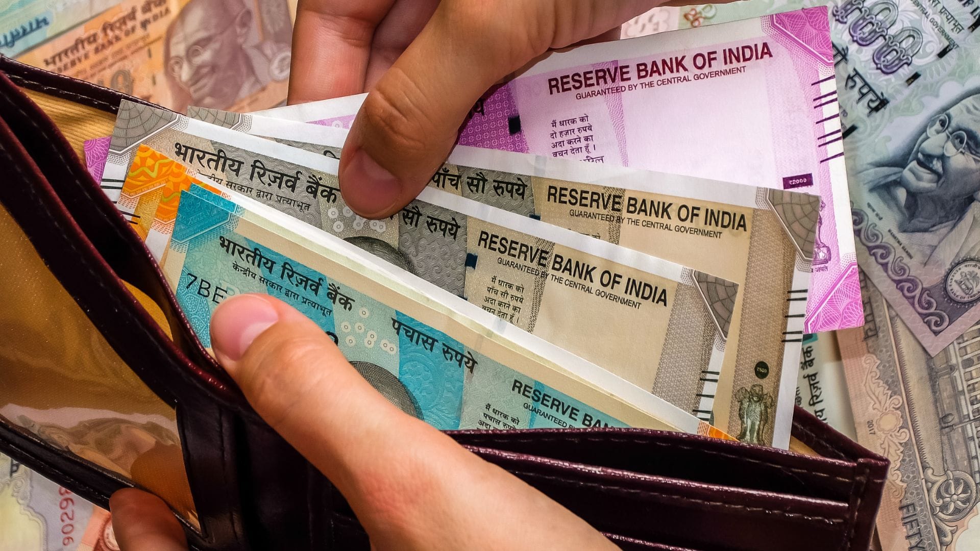 Vastu Tips Are you losing money repeatedly and not able to save it Do you keep these things in your purse